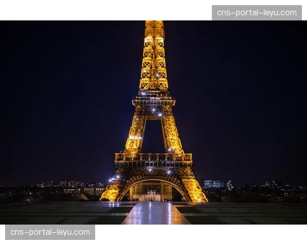 终场哨响，维拉公园响起长达五分钟的致敬掌声